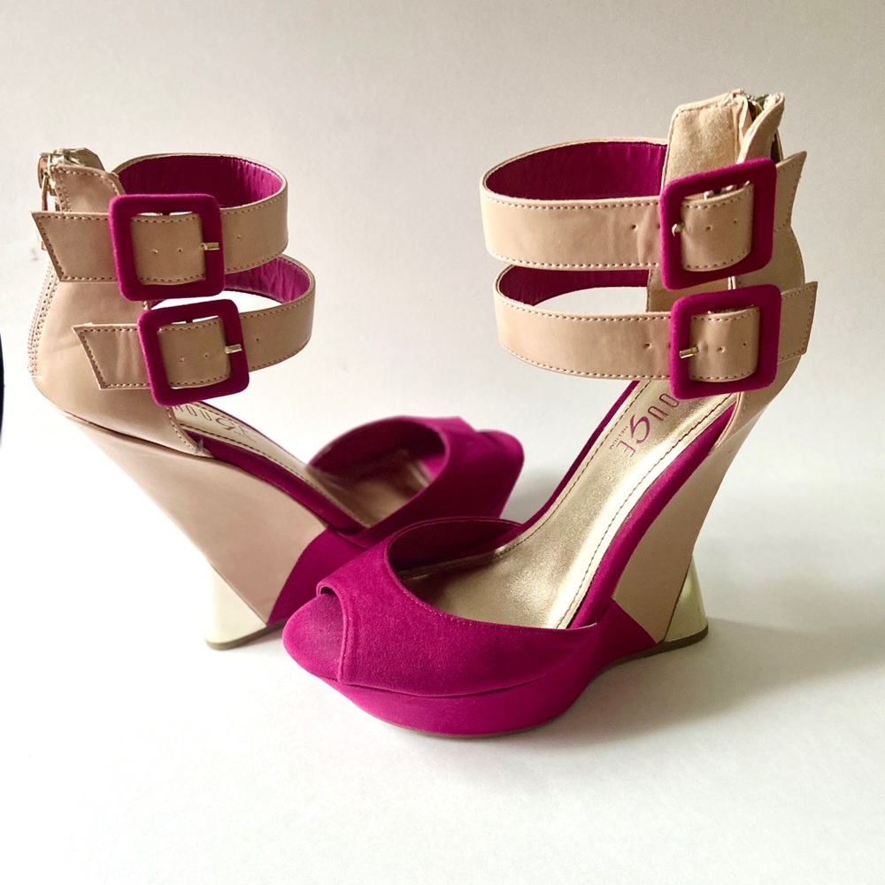 Wedged stiletto peek toe heals